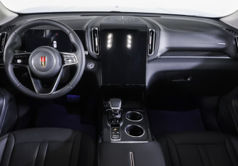 Подержанный автомобиль Hongqi HS3 2025 года (14 фото)