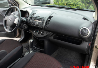 Подержанный автомобиль Nissan Note 2008 года (7 фото)