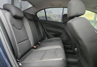 Подержанный автомобиль Peugeot 408 2012 года (11 фото)