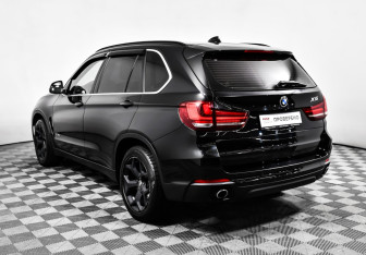 Подержанный автомобиль BMW X5 2014 года (7 фото)