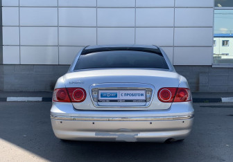 Подержанный автомобиль Kia Opirus 2003 года (6 фото)