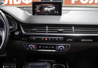 Подержанный автомобиль Audi Q7 2017 года (14 фото)