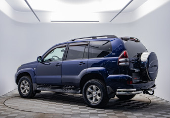 Подержанный автомобиль Toyota Land Cruiser Prado 2005 года (7 фото)