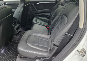 Подержанный автомобиль Audi Q7 2014 года (17 фото)