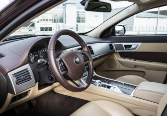 Подержанный автомобиль Jaguar XF Sedan 2013 года (10 фото)