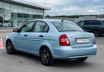 Подержанный автомобиль Hyundai Verna Sedan 2008 года (7 фото)