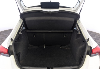 Подержанный автомобиль Skoda Rapid Liftback 2021 года (10 фото)