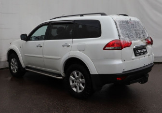 Подержанный автомобиль Mitsubishi Pajero Sport 2014 года (6 фото)