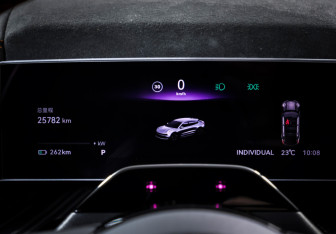 Подержанный автомобиль Zeekr 001 2023 года (18 фото)