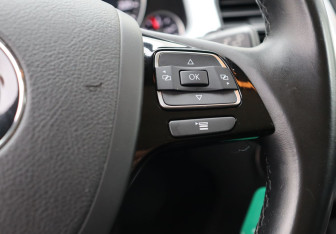 Подержанный автомобиль Volkswagen Touareg 2013 года (16 фото)