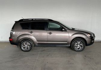 Подержанный автомобиль Mitsubishi Outlander 2011 года (4 фото)