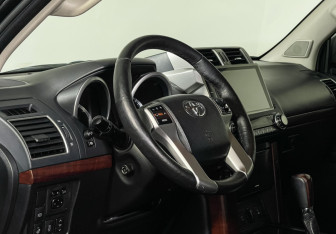 Подержанный автомобиль Toyota Land Cruiser Prado 2017 года (13 фото)