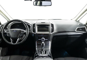 Подержанный автомобиль Ford S-MAX 2018 года (6 фото)