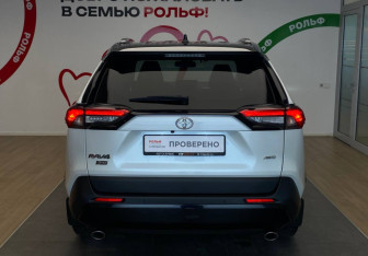 Подержанный автомобиль Toyota RAV4 2021 года (5 фото)