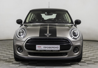 Подержанный автомобиль MINI Hatch 2019 года (2 фото)