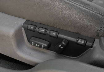 Подержанный автомобиль Volvo S60 2002 года (16 фото)