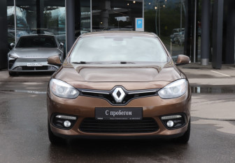 Подержанный автомобиль Renault Fluence 2014 года (2 фото)