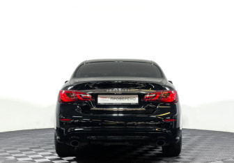 Подержанный автомобиль Infiniti Q70 2016 года (6 фото)