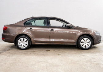 Подержанный автомобиль Volkswagen Jetta Sedan 2012 года (4 фото)