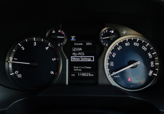 Подержанный автомобиль Toyota Land Cruiser Prado 2018 года (20 фото)