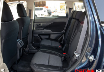 Подержанный автомобиль Mitsubishi Outlander 2021 года (8 фото)