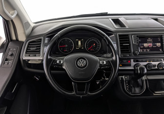 Подержанный автомобиль Volkswagen Multivan 2018 года (21 фото)