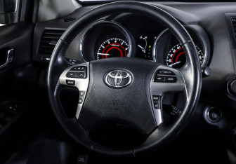 Подержанный автомобиль Toyota Highlander 2012 года (13 фото)