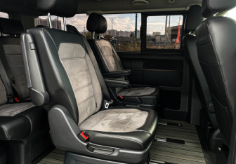 Подержанный автомобиль Volkswagen Multivan 2020 года (10 фото)
