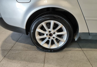 Подержанный автомобиль Audi A6 Sedan 2001 года (12 фото)