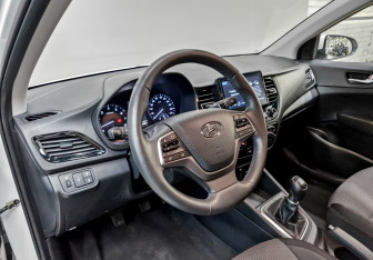 Подержанный автомобиль Hyundai Solaris Sedan 2021 года (16 фото)