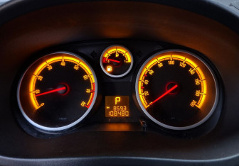 Подержанный автомобиль Opel Corsa 2012 года (13 фото)