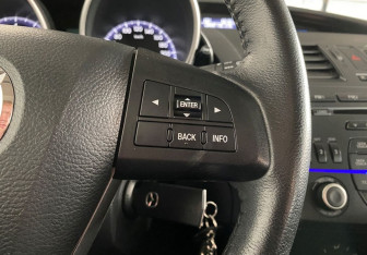 Подержанный автомобиль Mazda 3 Hatchback 2013 года (15 фото)