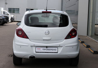 Подержанный автомобиль Opel Corsa 2013 года (6 фото)