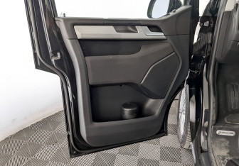 Подержанный автомобиль Volkswagen Multivan 2019 года (21 фото)