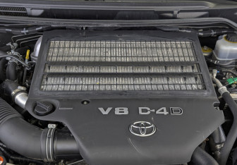 Подержанный автомобиль Toyota Land Cruiser Suv 2015 года (9 фото)