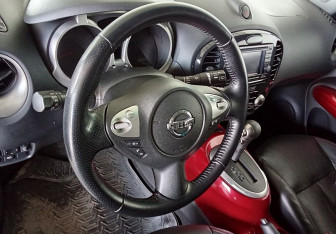 Подержанный автомобиль Nissan Juke 2011 года (12 фото)