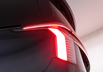 Подержанный автомобиль Zeekr 009 2023 года (30 фото)