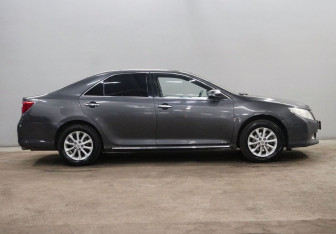 Подержанный автомобиль Toyota Camry Sedan 2012 года (4 фото)