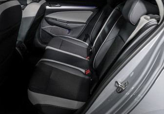 Подержанный автомобиль Volkswagen Golf Hatchback 2020 года (10 фото)