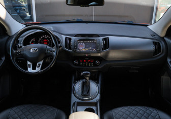 Подержанный автомобиль Kia Sportage 2012 года (9 фото)
