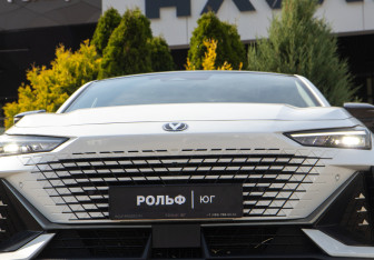 Подержанный автомобиль Changan UNI-V 2024 года (26 фото)