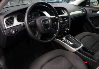 Подержанный автомобиль Audi A4 Sedan 2010 года (11 фото)