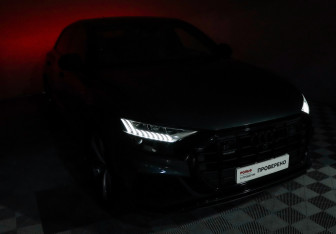 Подержанный автомобиль Audi Q8 2021 года (23 фото)