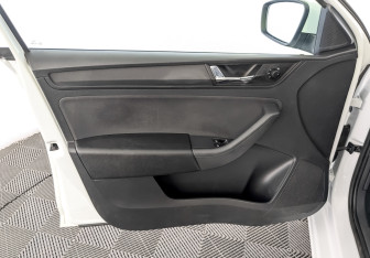 Подержанный автомобиль Skoda Rapid Liftback 2021 года (19 фото)