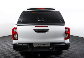 Подержанный автомобиль Toyota Hilux 2023 года (6 фото)