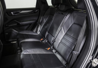 Подержанный автомобиль Porsche Cayenne 2020 года (16 фото)