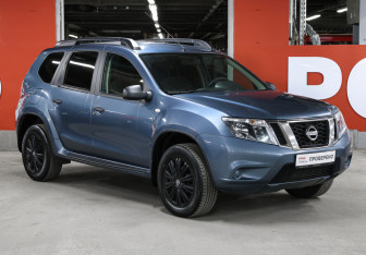 Подержанный автомобиль Nissan Terrano 2017 года (3 фото)