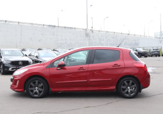 Подержанный автомобиль Peugeot 308 Hatchback 2010 года (8 фото)