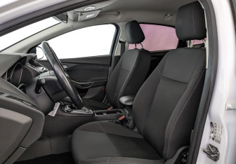 Подержанный автомобиль Ford Focus Hatchback 2017 года (20 фото)