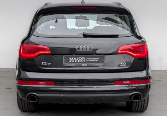 Подержанный автомобиль Audi Q7 2012 года (6 фото)